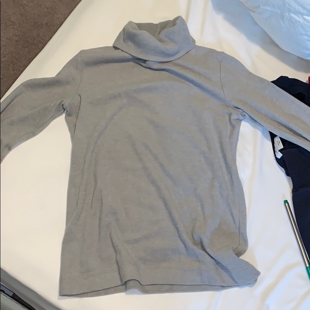 UNIQLO TURTLE NECK HEATECH
